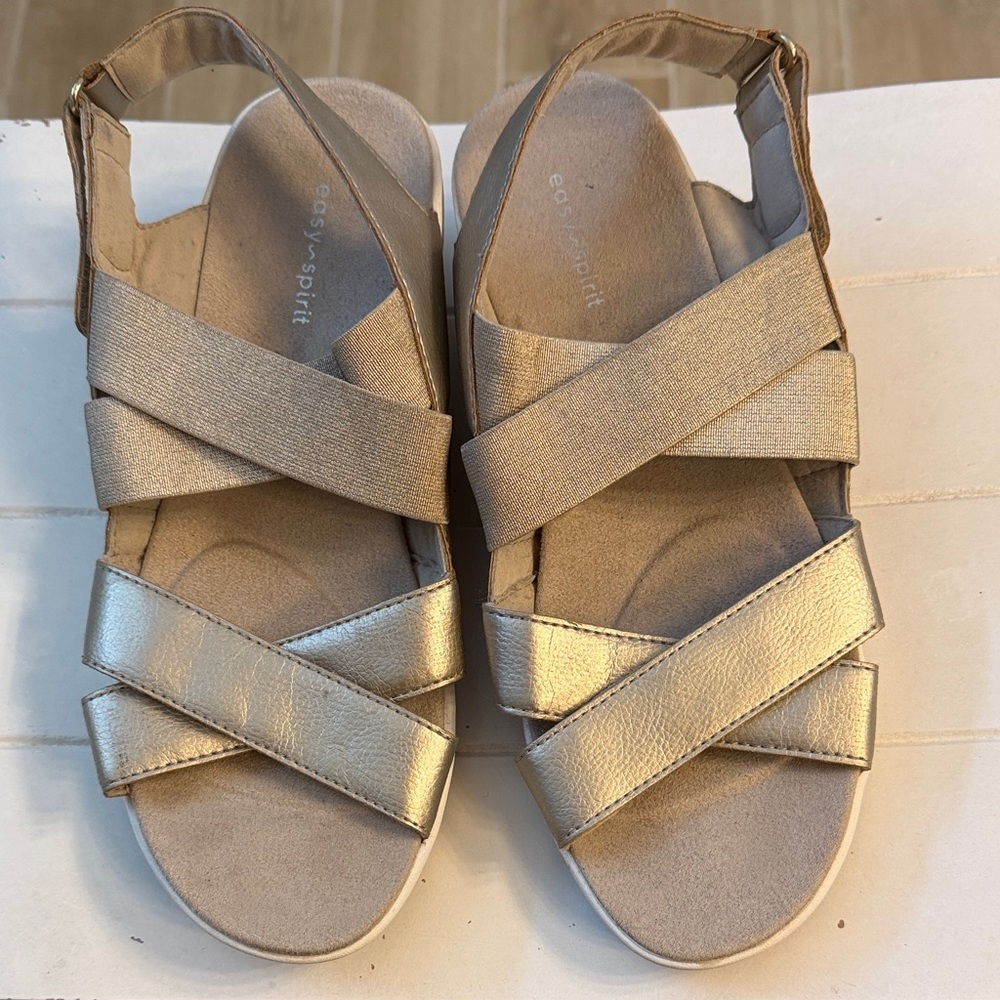 Easy Spirit Gold Stretchy cushioned sandals. Size 9.